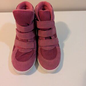 Womens high-top wedge sneakers, size 7